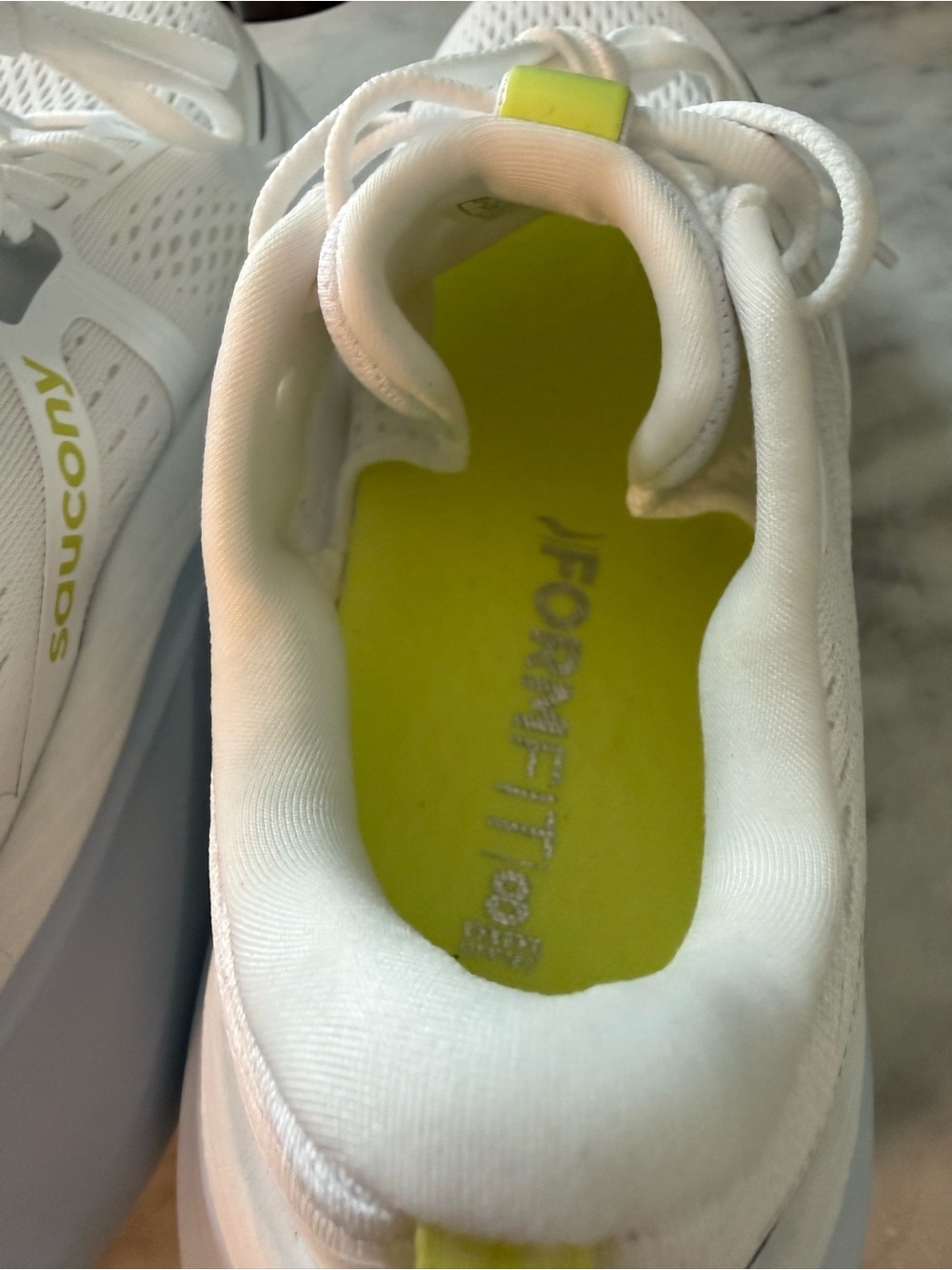 Saucony Guide 18 max cushioning trainers in white and ice melt Size 7.5 NIB - Picture 13 of 14